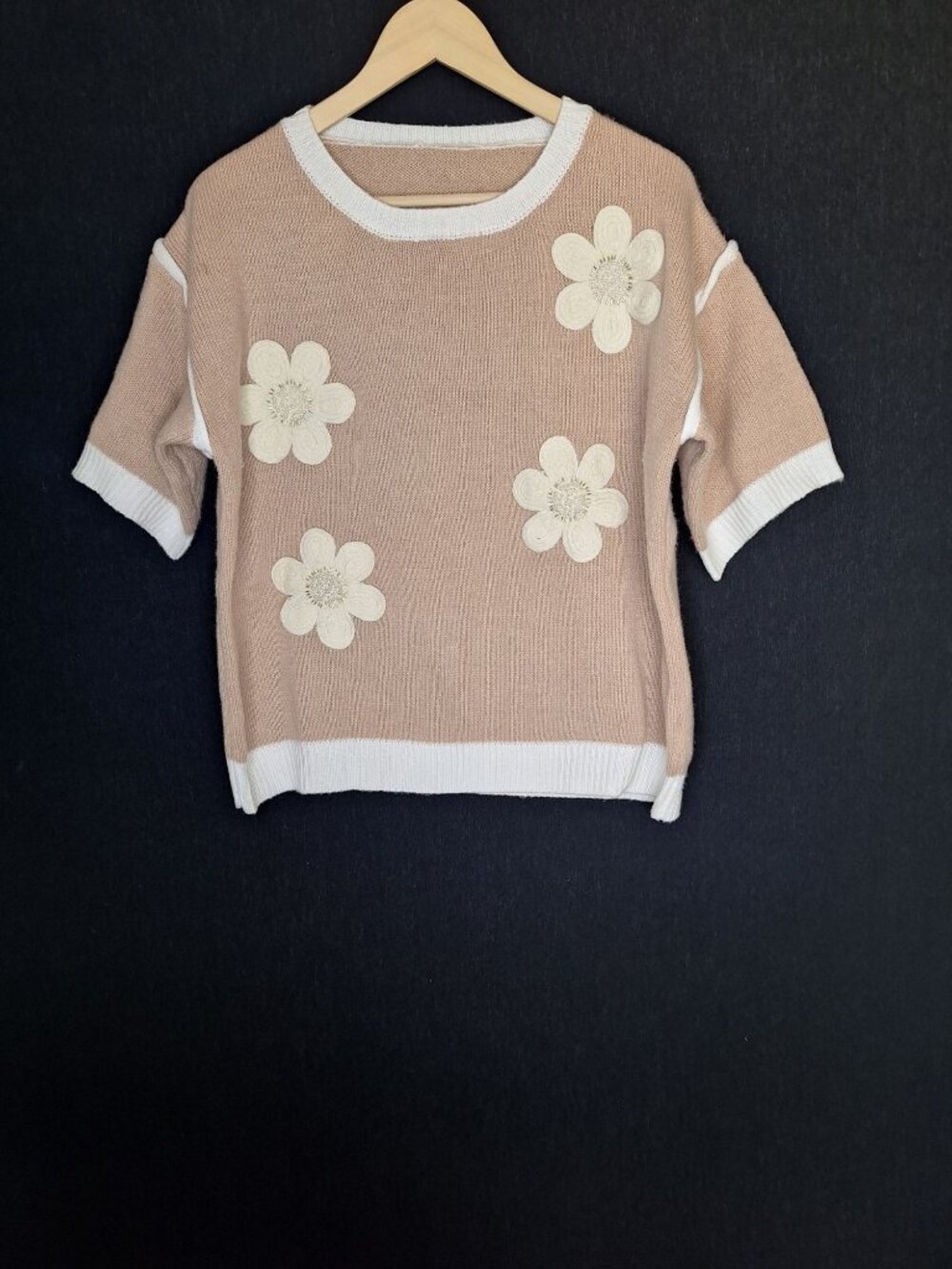 💙 Floral Appliqué Short Sleeve Knit Sweater Size L/XL Beige Cream Preppy Fall